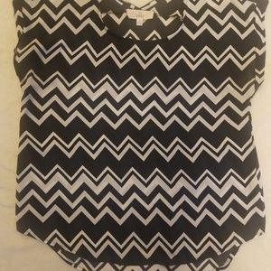 Light weight Black and White Zigzag Blouse - size